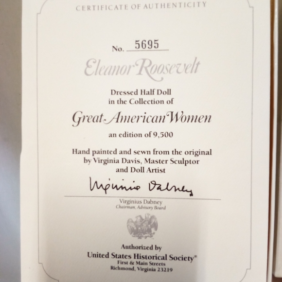 Eleanor Roosevelt, Great American Women Porcelain Doll - Picture 8 of 8